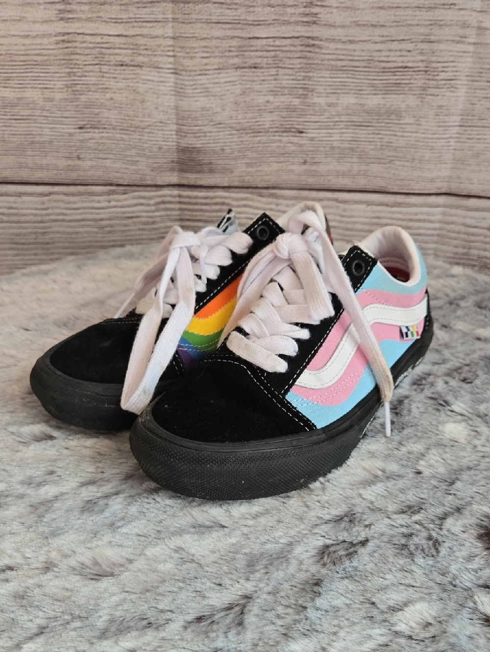 VANS Sneakers, Mens Size 4